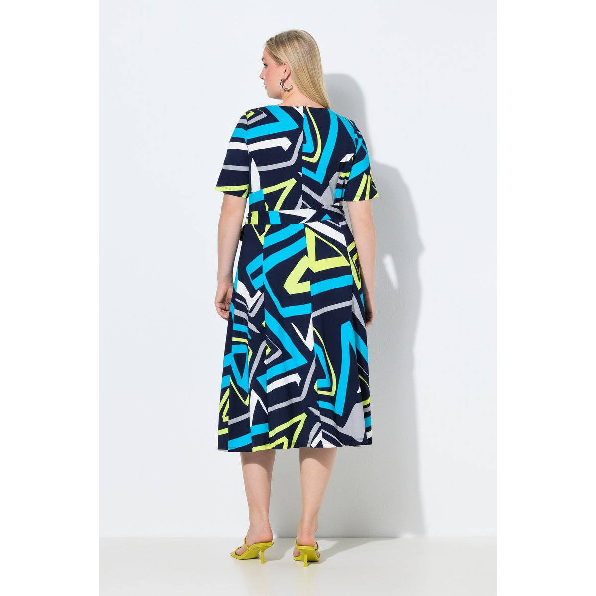 Robe midi dans un imprimé graphique marine, ULLA POPKEN