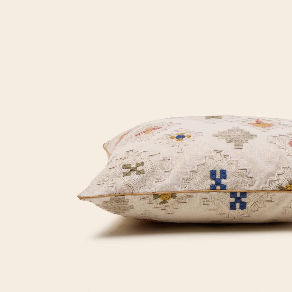 Housse De Coussin en Broderie ethnique GENNARO naturel et multicolore, MADURA