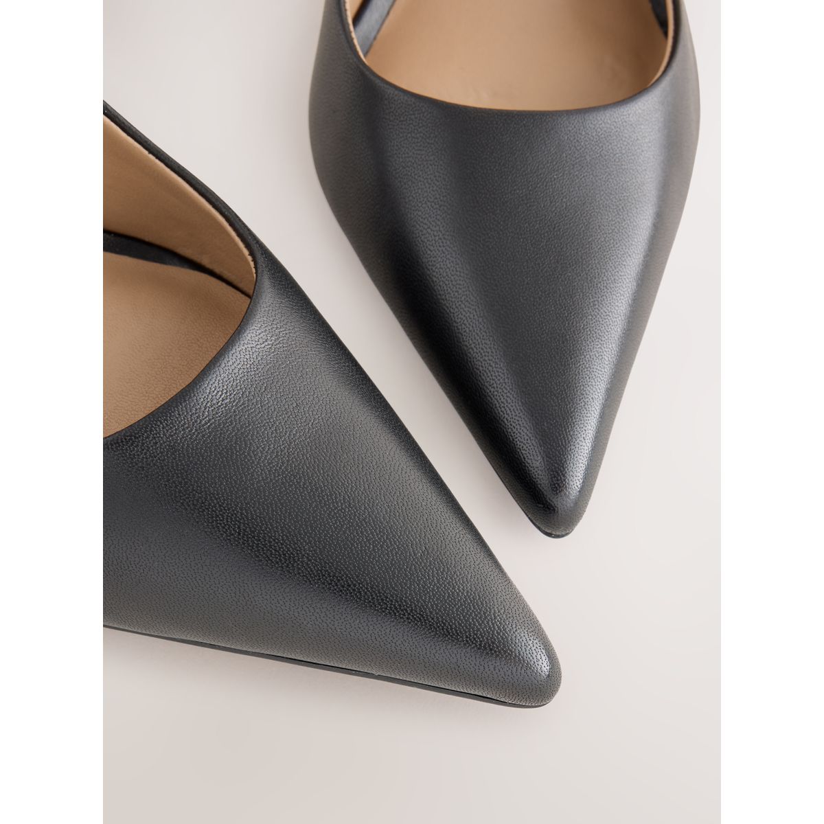 Escarpins doublés de cuir à talon mi-haut noir, NEXT