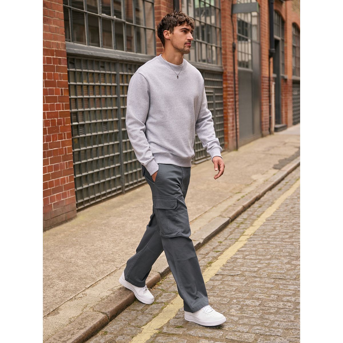 Pantalon cargo stretch en coton gris fusain, NEXT