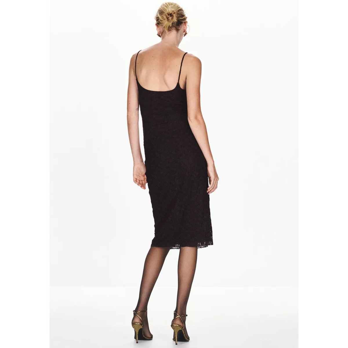 Robe Dentelle décolleté en V chocolat, MANGO