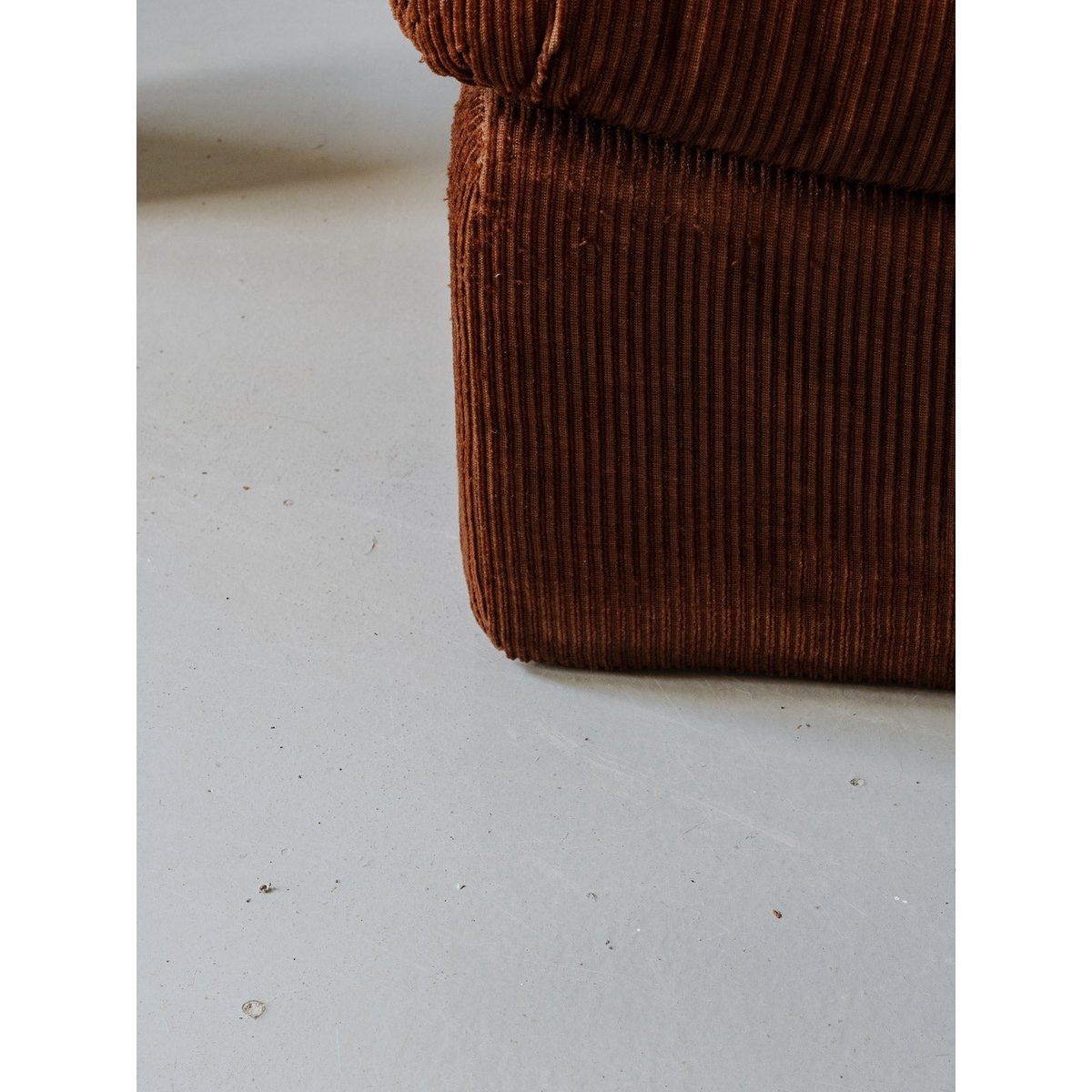 Paire de fauteuils en velours côtelé marron Jakob N°1288 - Bon état marron, DEBONGOUT