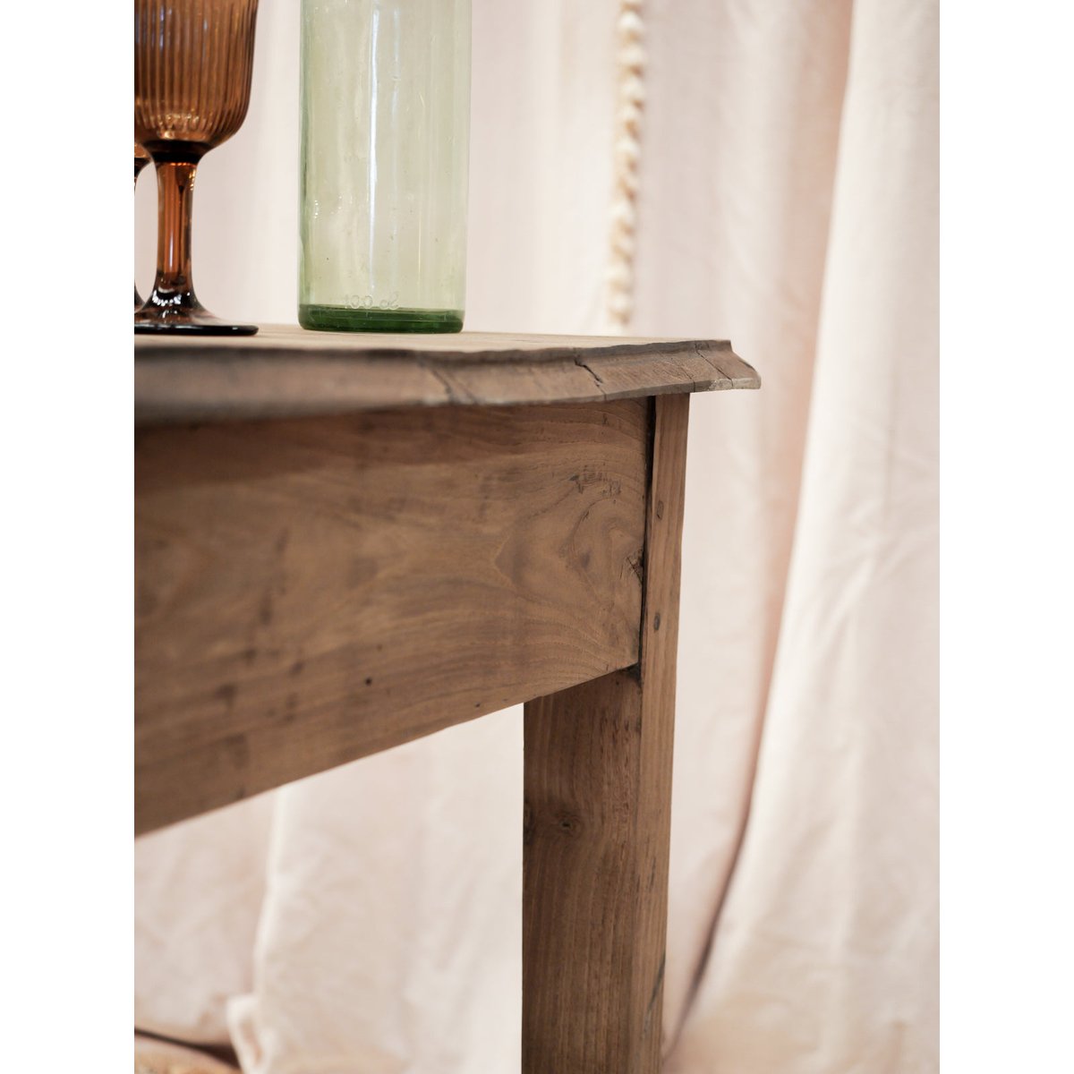 Petite table à manger en bois massif Romy N°1546 - Bon état bois foncé, DEBONGOUT