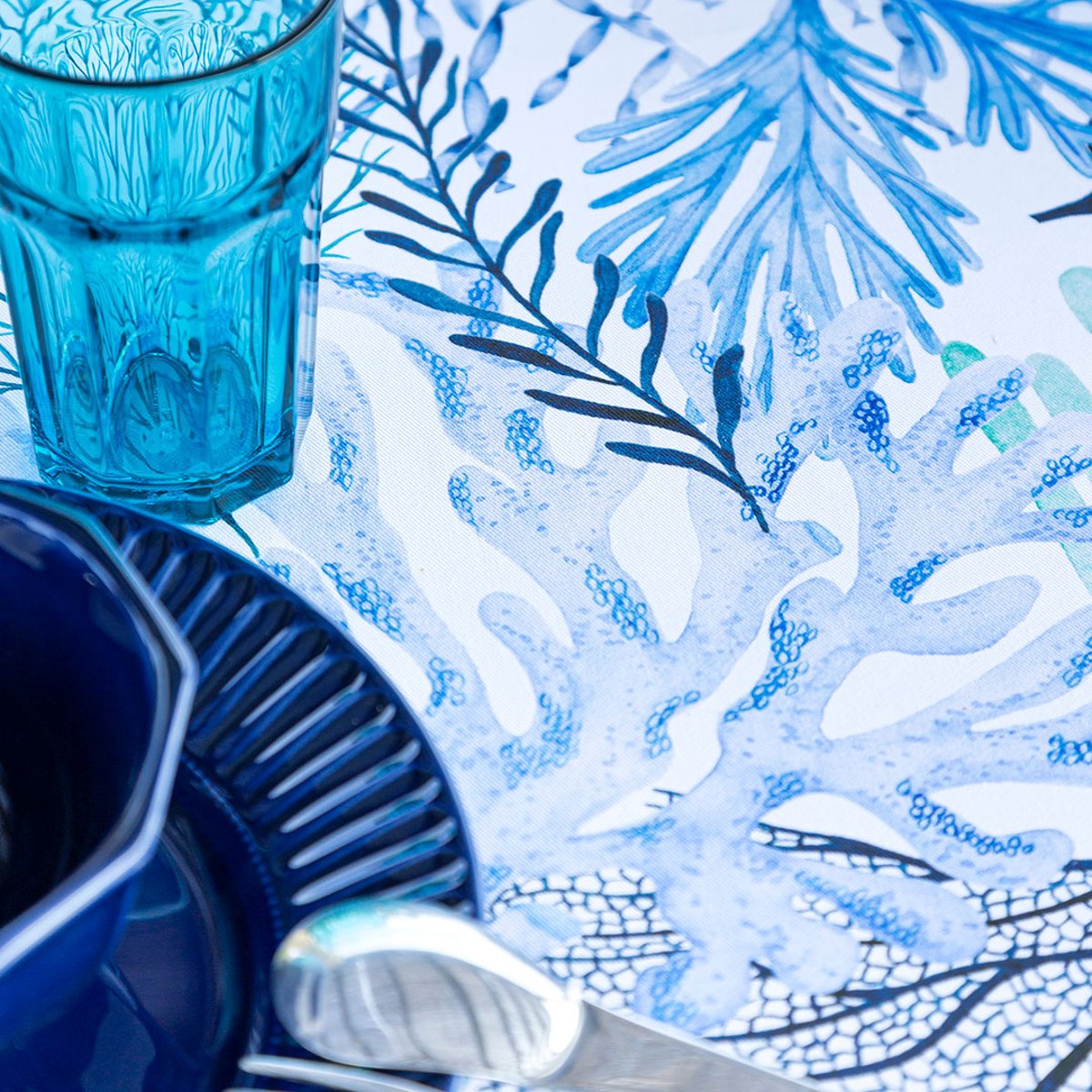 Nappe enduite anti-taches en coton ARRRECIFE bleu, NAF NAF HOME