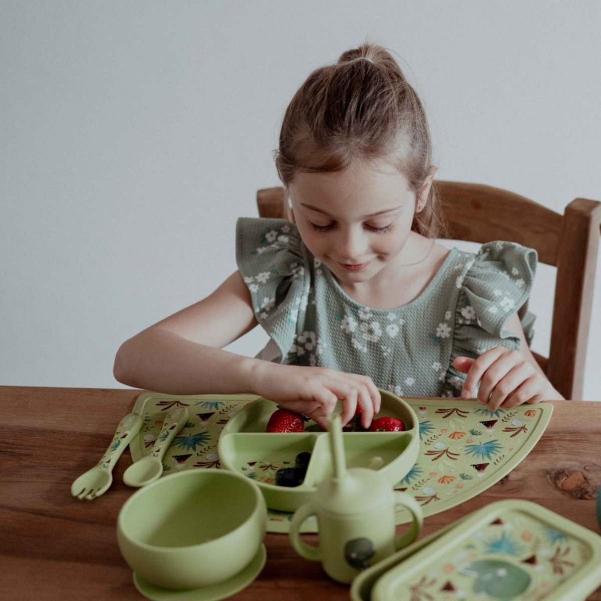 Set fourchette et cuillère en silicone ANIMAUX vert, SASSI