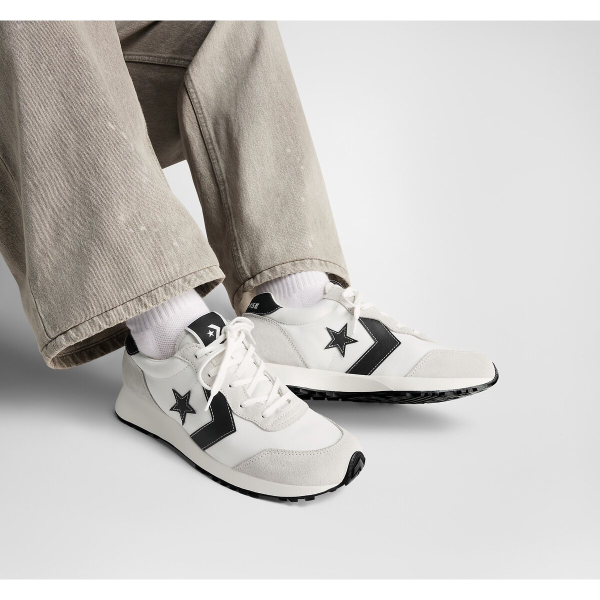 Baskets Omega Trainer Seasonal Color blanc/noir, CONVERSE