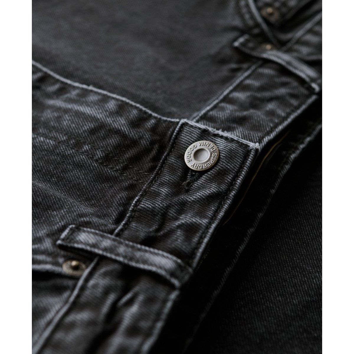 Jupe mi-longue en denim à poches cargo denim noir, SUPERDRY