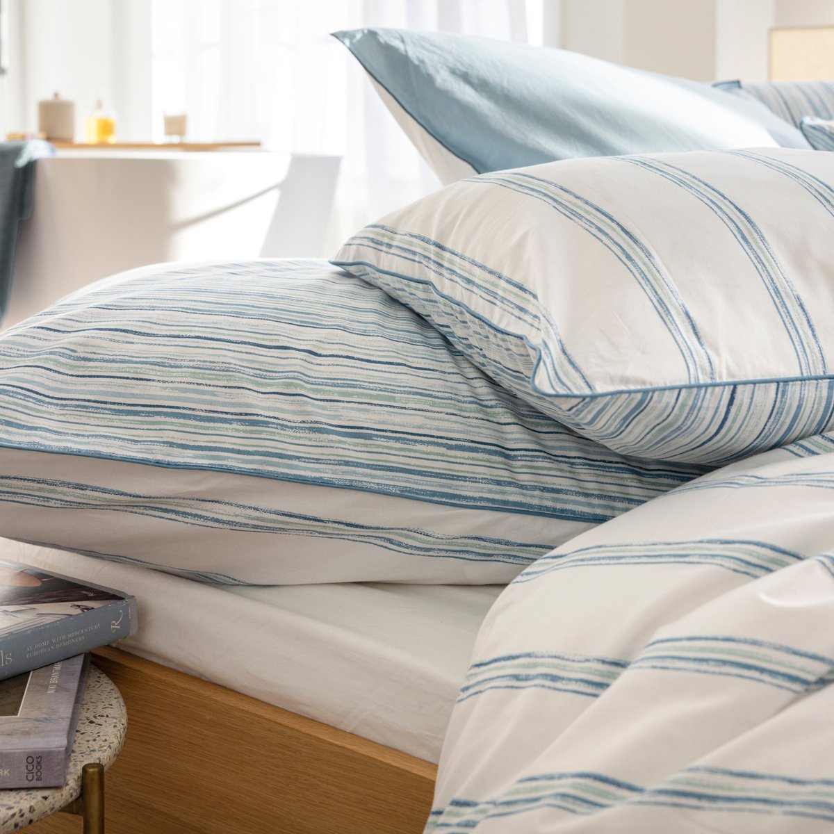 Housse de couette en percale de coton, LIGNES ÉPHÉMÈRES bleu nordique, BLANC CERISE
