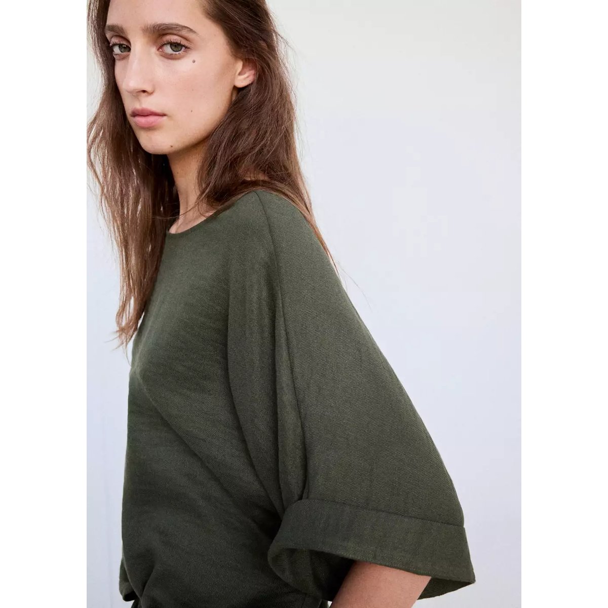 Blouse fluide à manches retroussées vert, MANGO