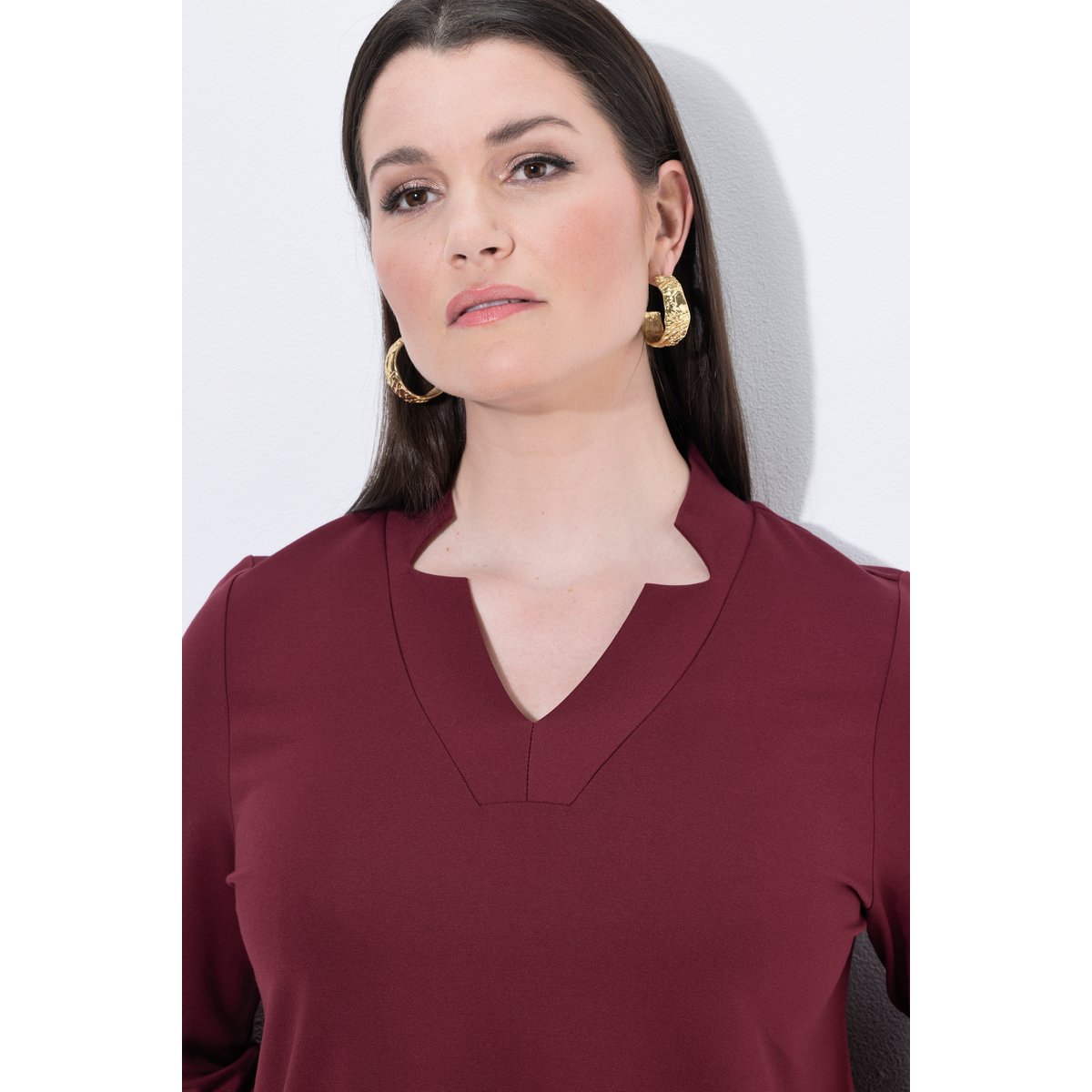 T-shirt col en V avec découpes rouge vin, ULLA POPKEN