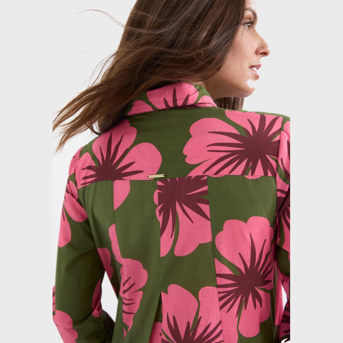 Robe chemise longue en coton et lin mélangés imprimé floral contrasté vert olive, LOLA CASADEMUNT