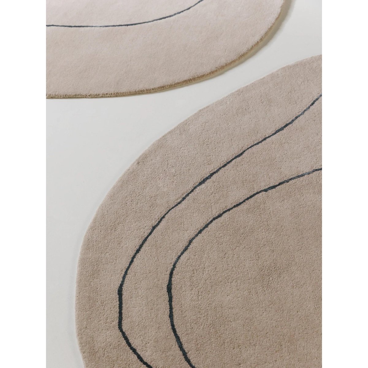Tapis de laine tufté main SHAPE crème, BENUTA