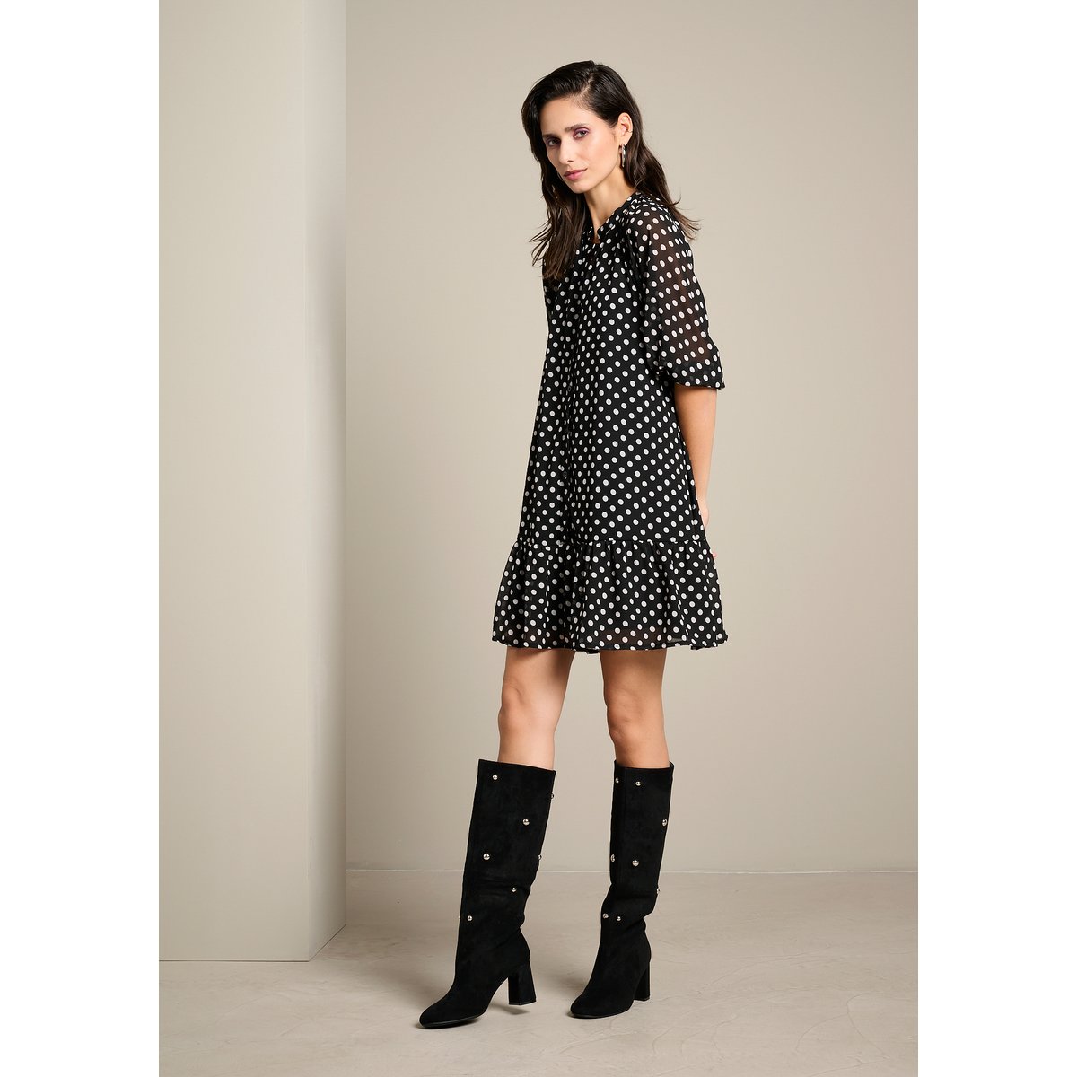 Robe courte à pois noir, LOLALIZA