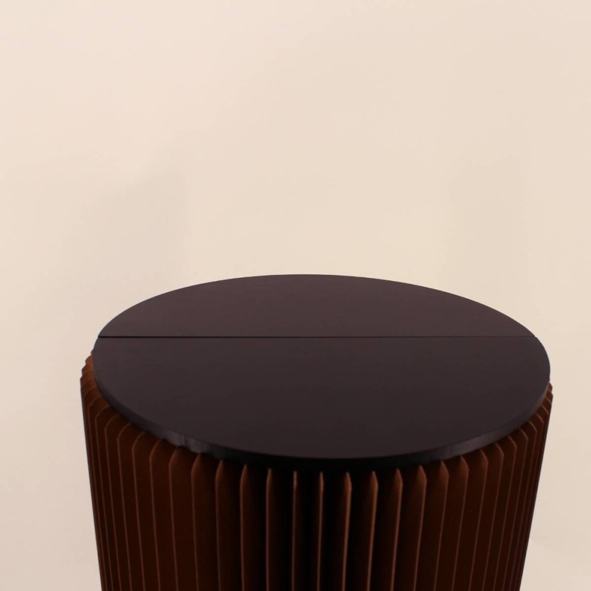 Sellette pliable en carton avec plateau h70xd30cm noir, ORNAMI