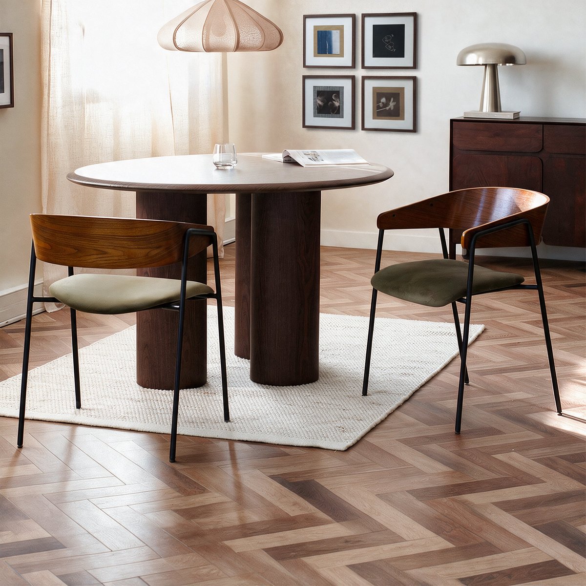 Lot de 2 chaises en velours et bois de noyer - ESMÉE vert kaki, MAISON PAVANE