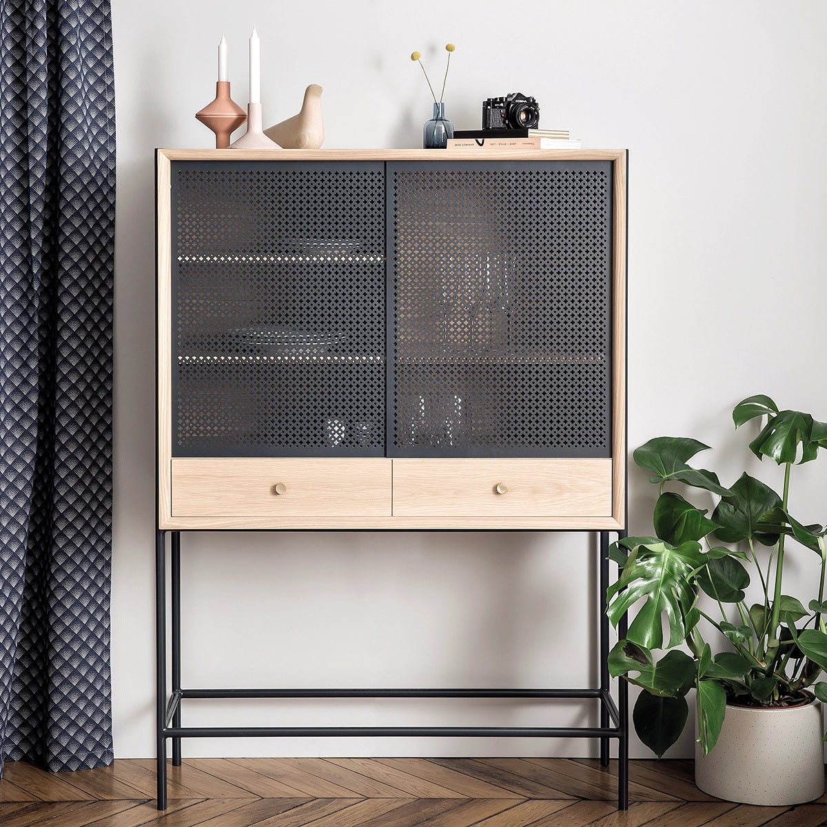 Cabinet en chêne avec portes en métal, GABIN gris ardoise, HARTO