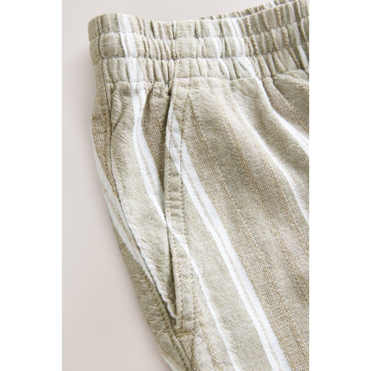 Short rayé en lin mélangé à taille élastique naturel, NEXT