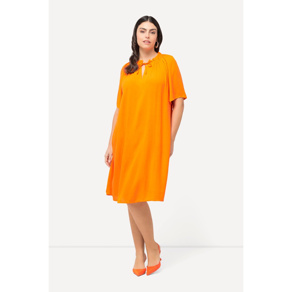 Robe avec ruchés. Silhouette en A évasée. orange, ULLA POPKEN