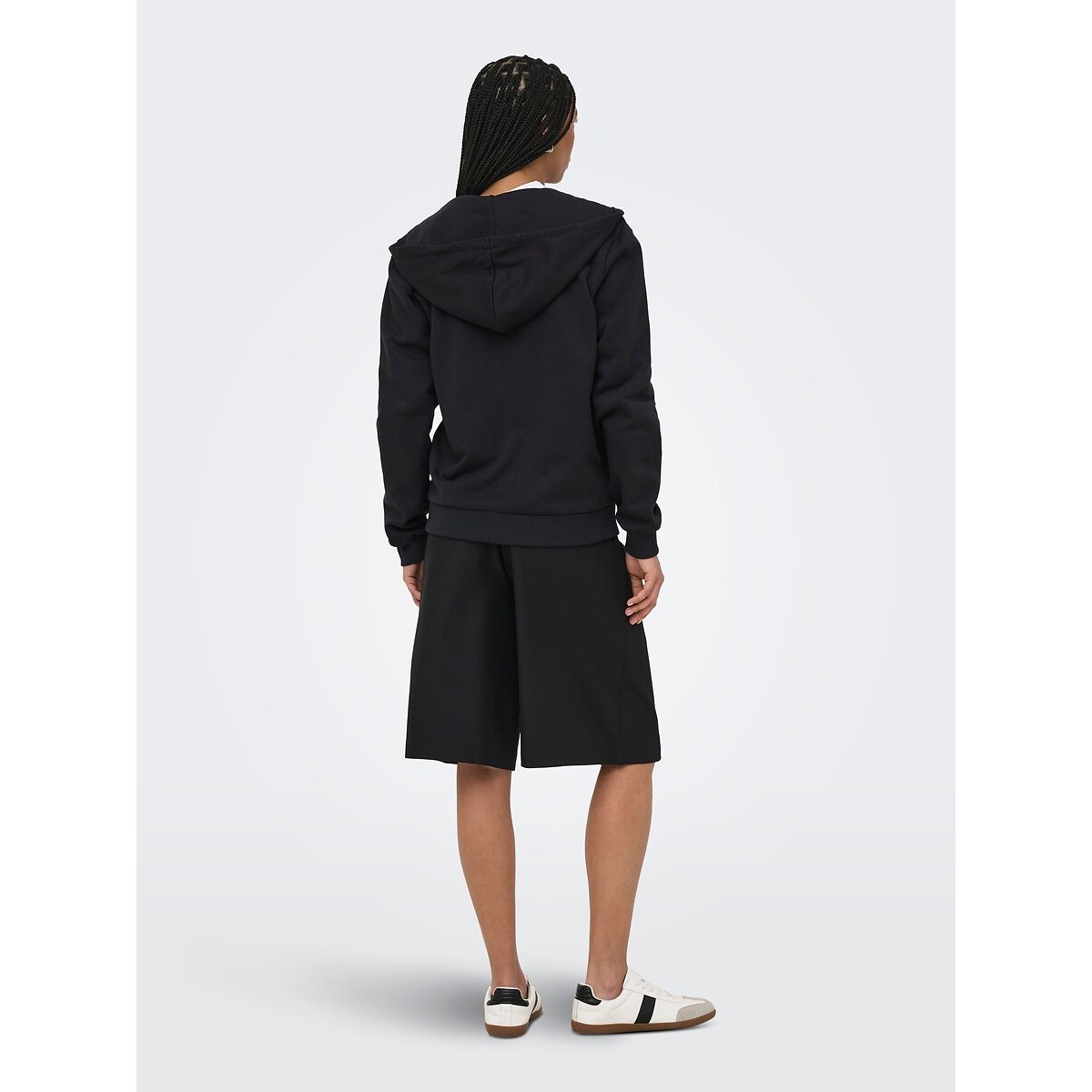 Sweat zippé à capuche, avec cœur poitrine noir, ONLY