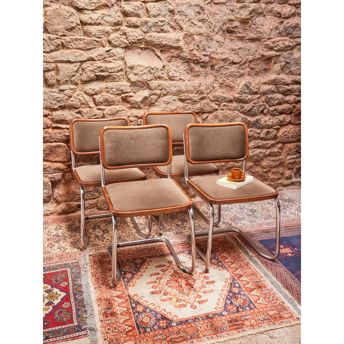 Lot de 4 chaises vintage Alma N°1654 - Bon état marron, DEBONGOUT