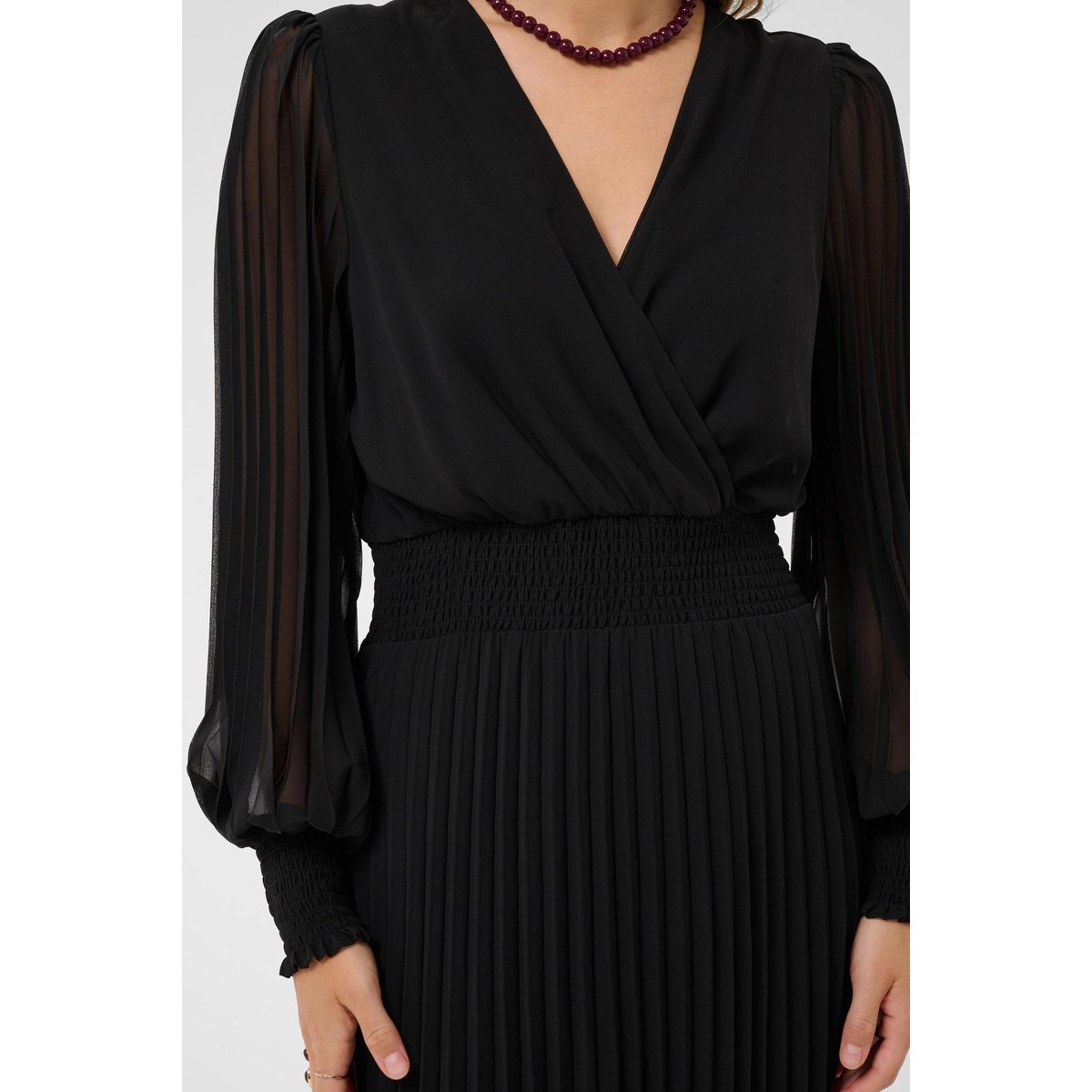 Robe noir pitch black, CREAM