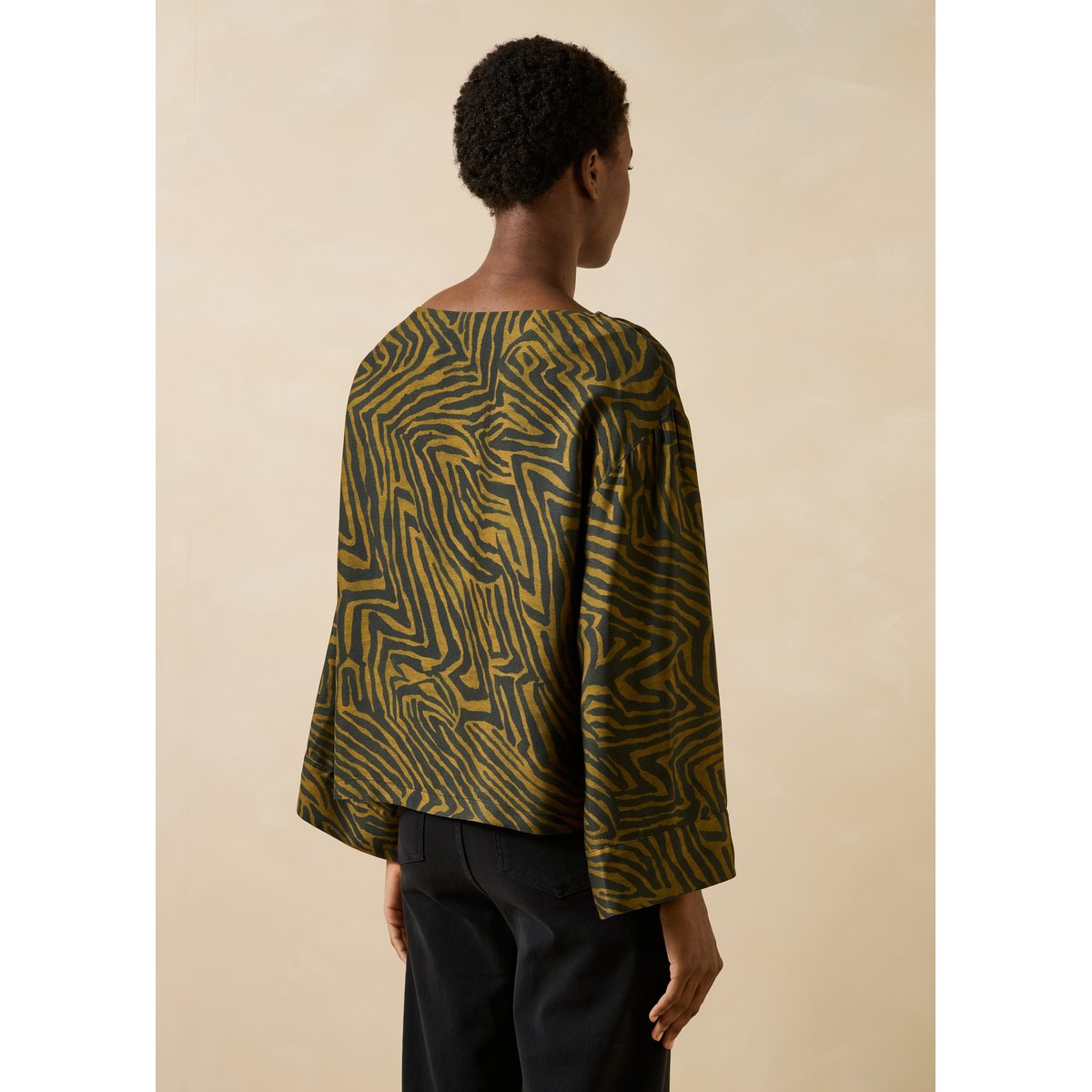 Top ample fluide manches longues imprimé zèbre noir/ocre, LA FEE MARABOUTEE