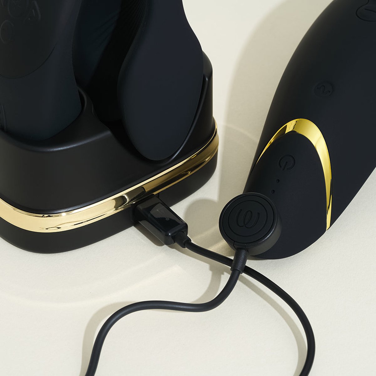 Stimulateur clitoridien Womanizer Premium 2 + WeVibe Chorus noir, WOMANIZER