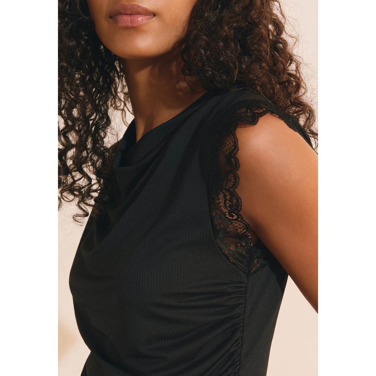 T-shirt sans manches plissé avec détails dentelle AUGUSTIN TS noir, ETAM