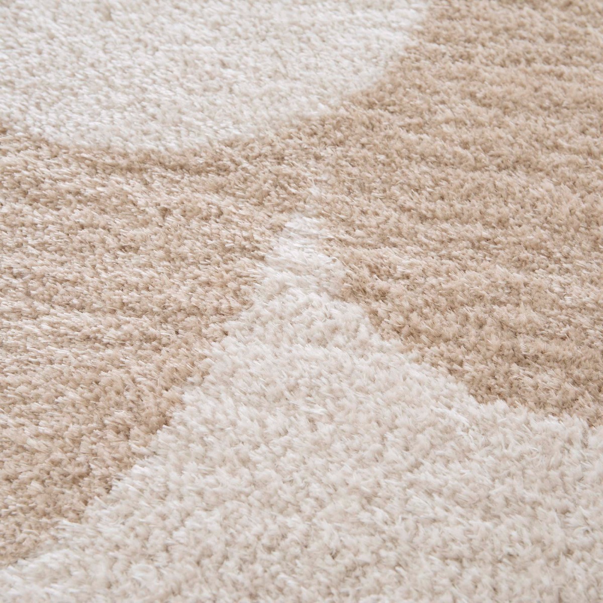 Tapis doux design moderne MAYA GRAPHIQUE beige, THE DECO FACTORY