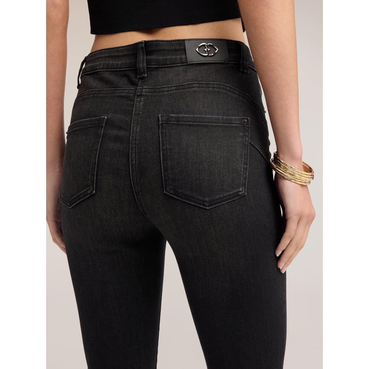 Jean flare noir délavé noir, MOTIVI