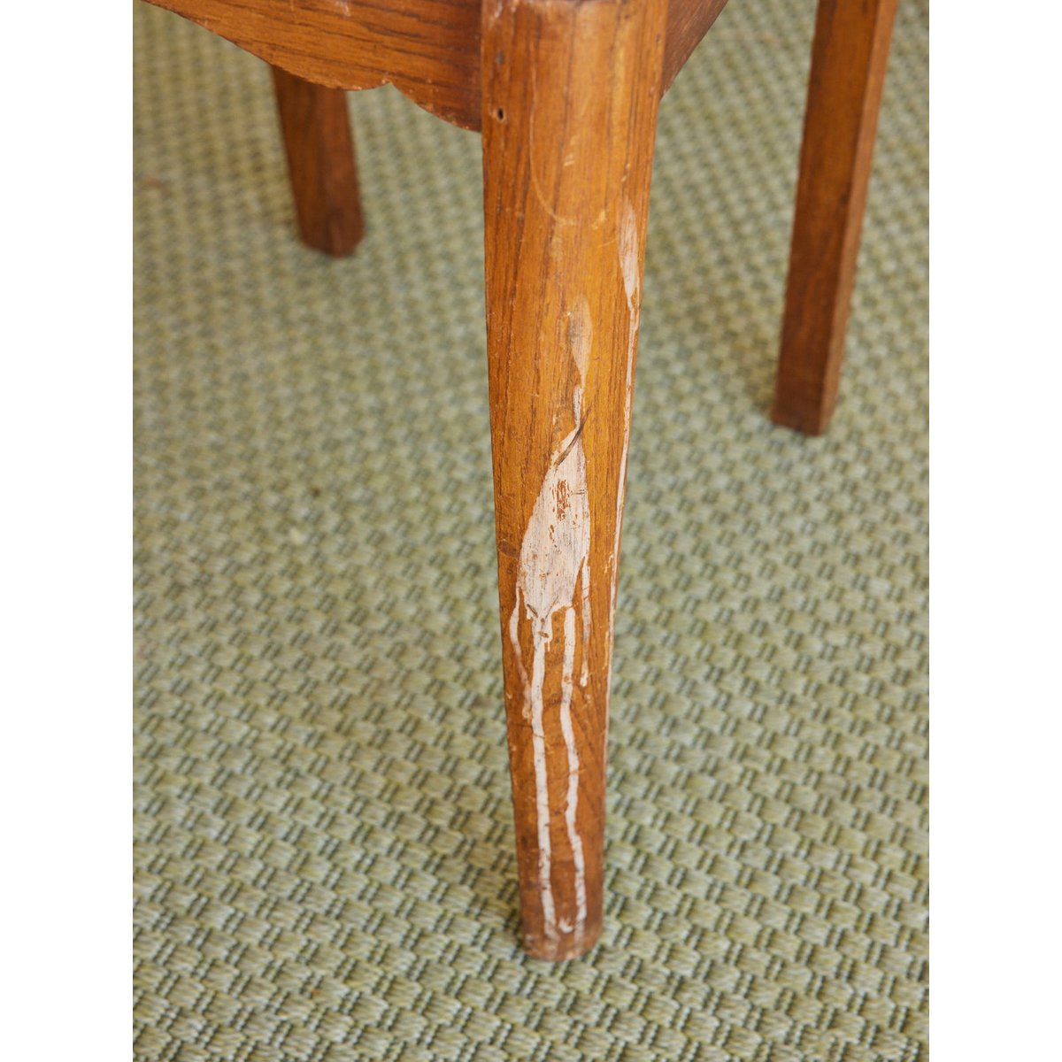 Lot de 6 chaises Art déco en cuir clouté Claude N°1459 - Bon état bois clair, DEBONGOUT