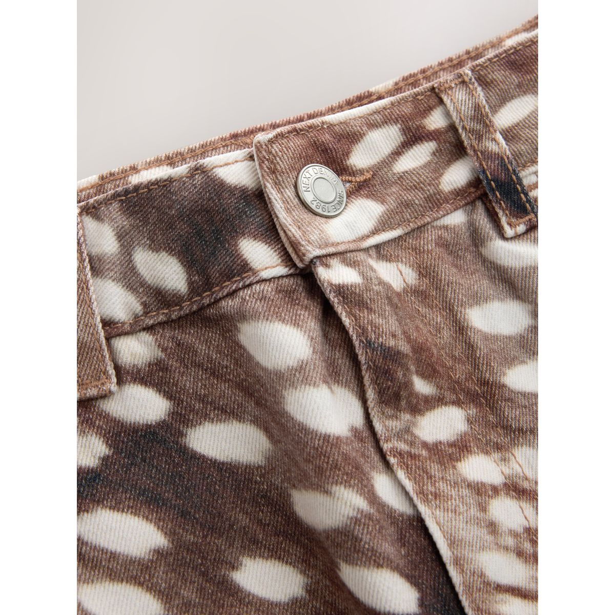 Jupe courte en jean coupe sablier motif animalier cerf, NEXT