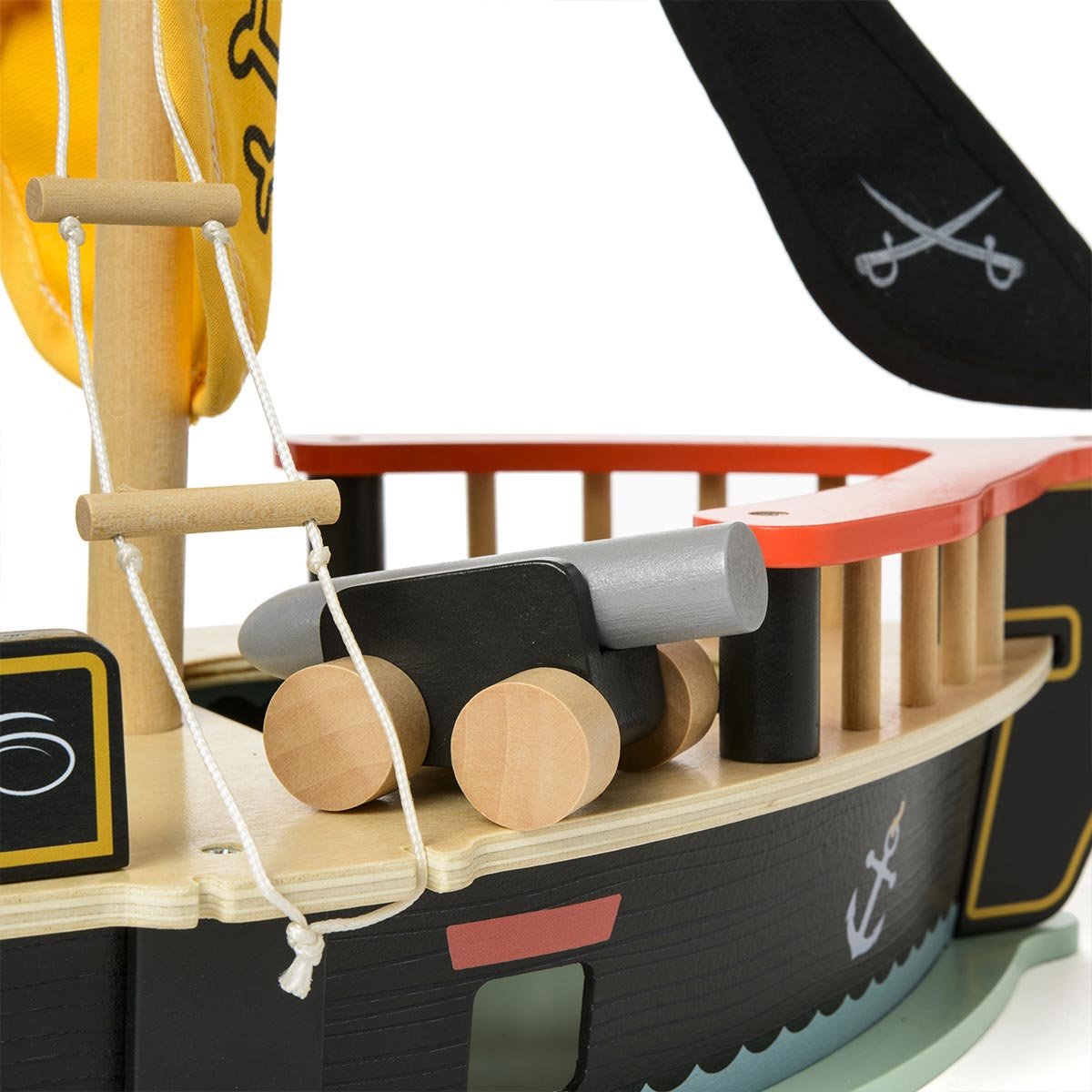 Bateau pirate en bois blanc, OXYBUL