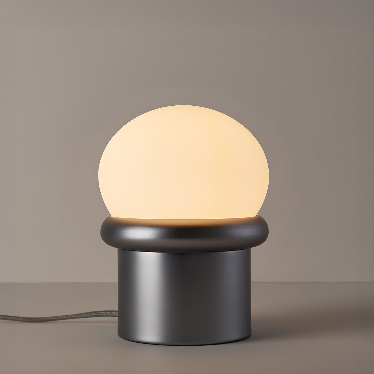 Tafellamp in verchroomd ijzer en opaline glas, CALAN chroom, LA REDOUTE INTERIEURS