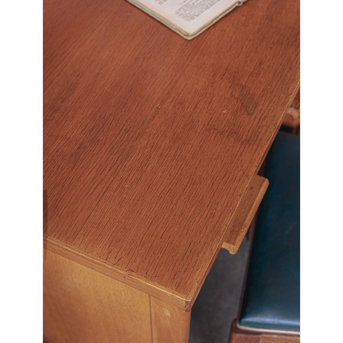 Bureau d'administration Edouard N°1022 - Bon état bois clair, DEBONGOUT
