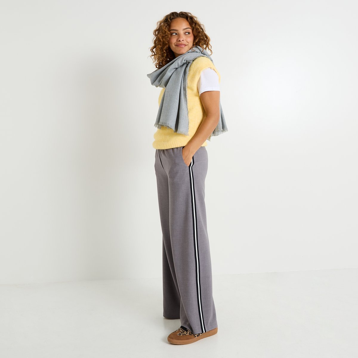 Pantalon avec bandes sur le côté gris, GRAIN DE MALICE