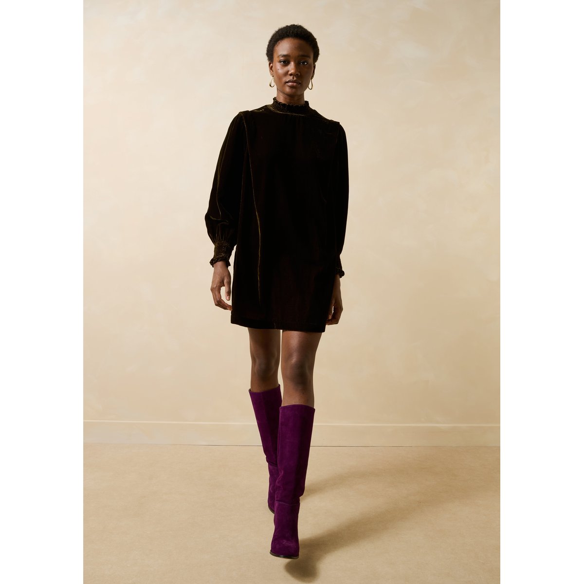 Robe courte en velours manches longues col montant marron glace, LA FEE MARABOUTEE