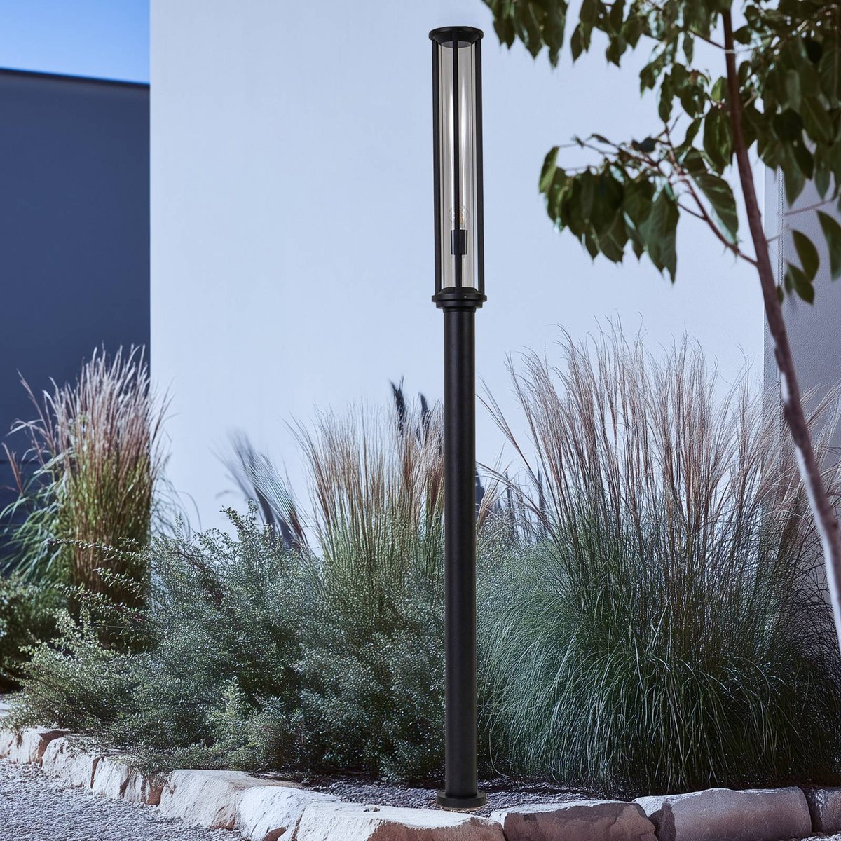 Lampadaire extérieur en aluminium moderne noir, LUCANDE