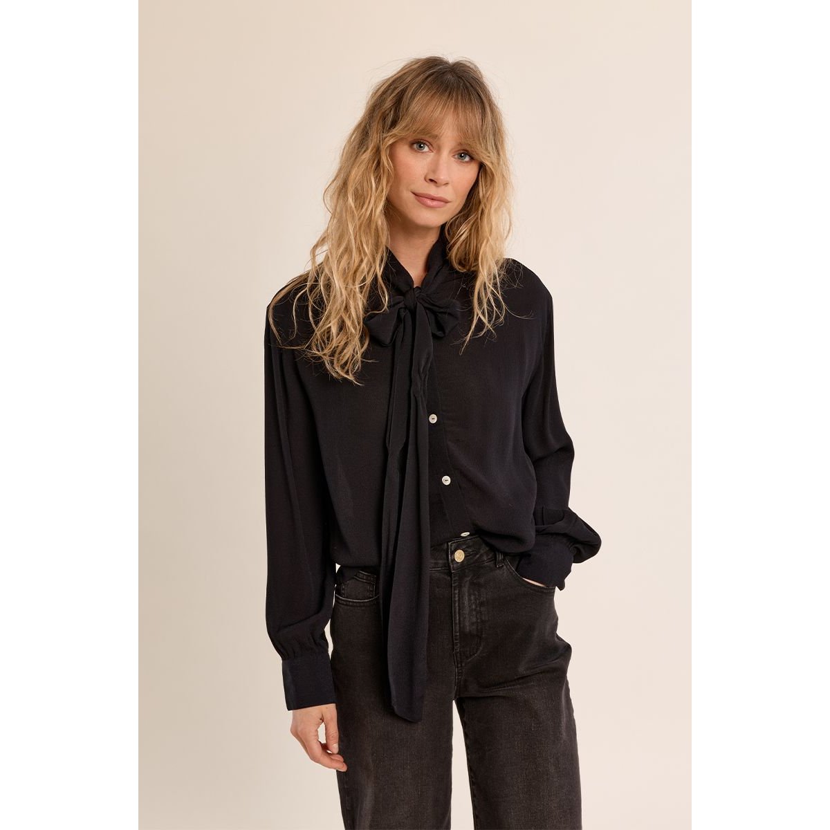 Blouse à col lavallière noir, MOLLY BRACKEN