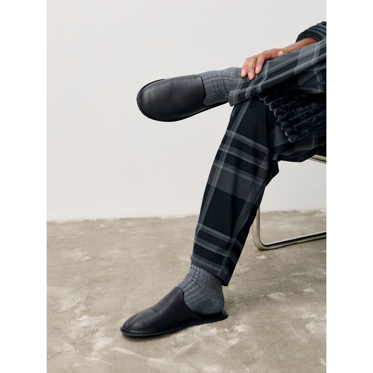 Chaussons mules en cuir signature noir, NEXT