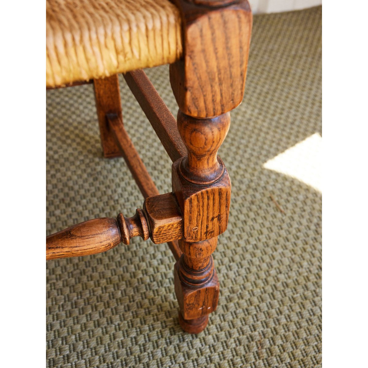 Lot de 4 chaises en paille entrelacées Claude N°1461 - Bon état bois clair, DEBONGOUT