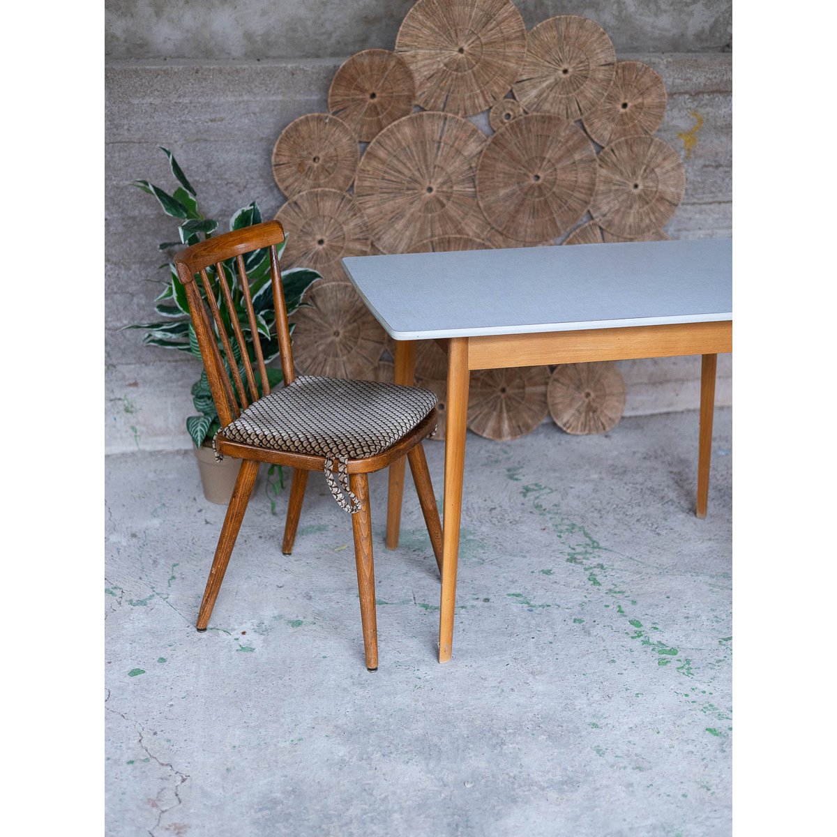 Ensemble de table et chaises scandinaves Auguste N°22 - Bon état bois clair, DEBONGOUT