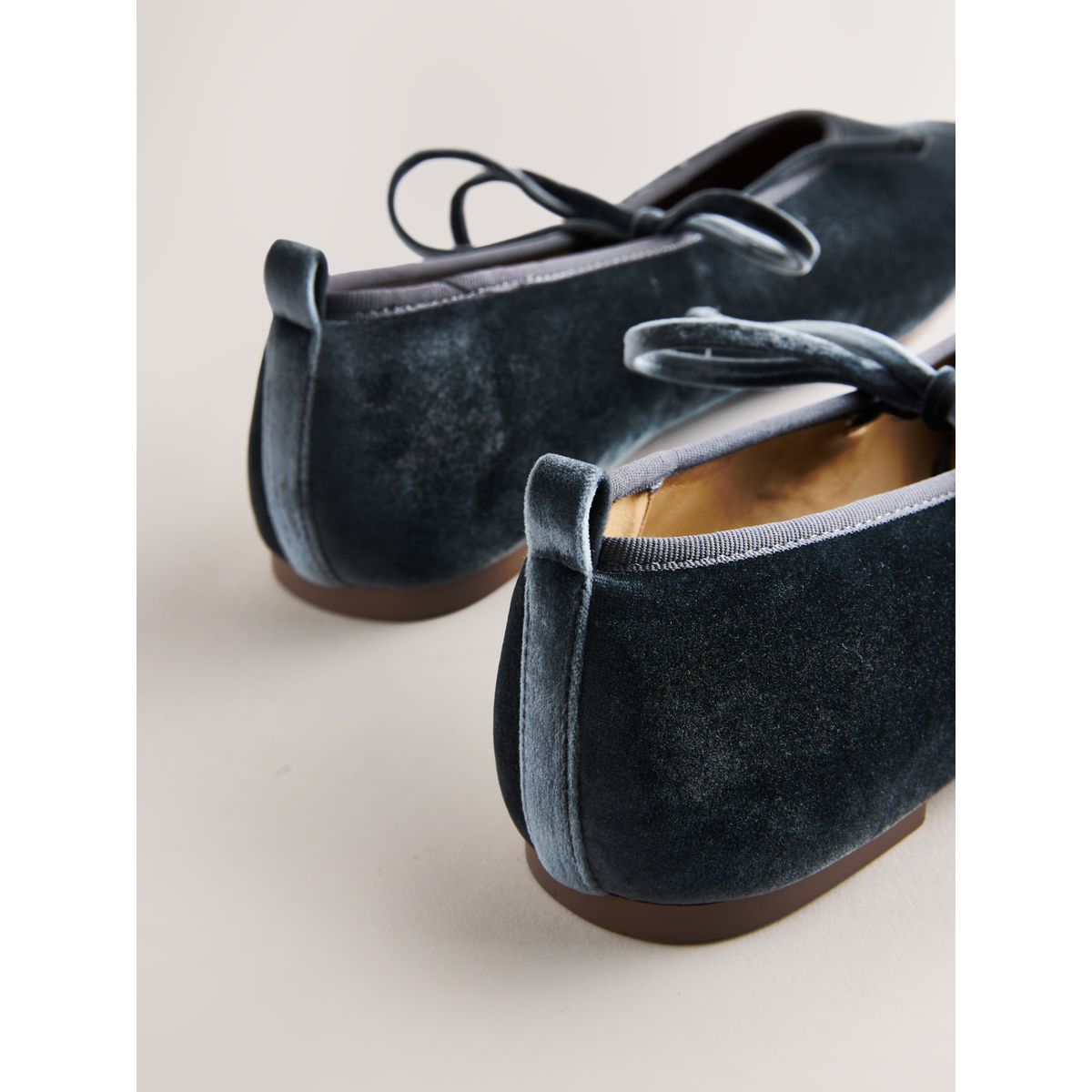 Babies en velours à nouer forever comfort® gris, NEXT