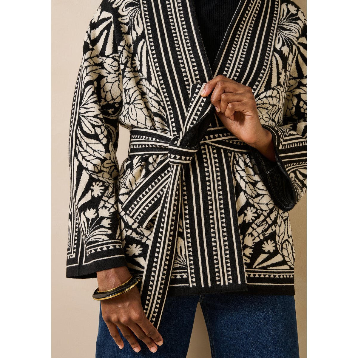 Gilet mi-long en maille jacquard bicolore noir/blanc, LA FEE MARABOUTEE
