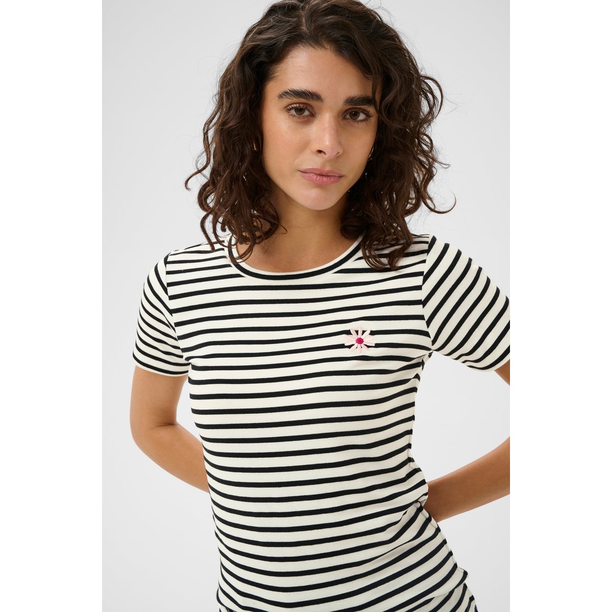 T-shirt à manches courtes blanc chalk/black deep stripe flower, KAFFE
