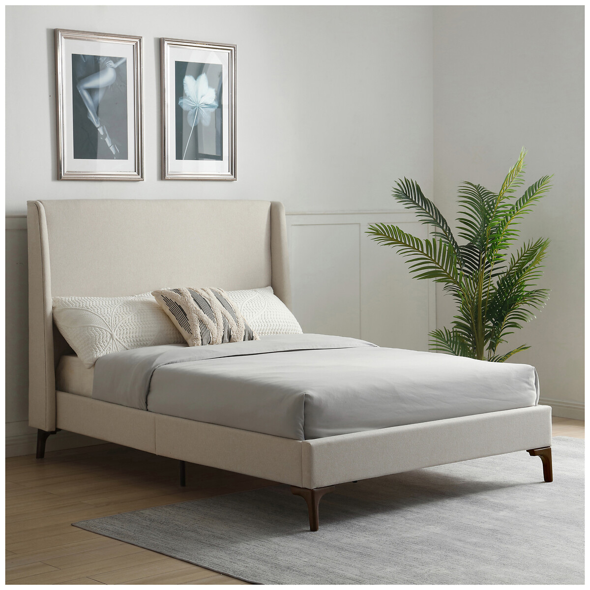 Austin Winged Herringbone Bed with Walnut Legs raw linen, ÉDITÉ