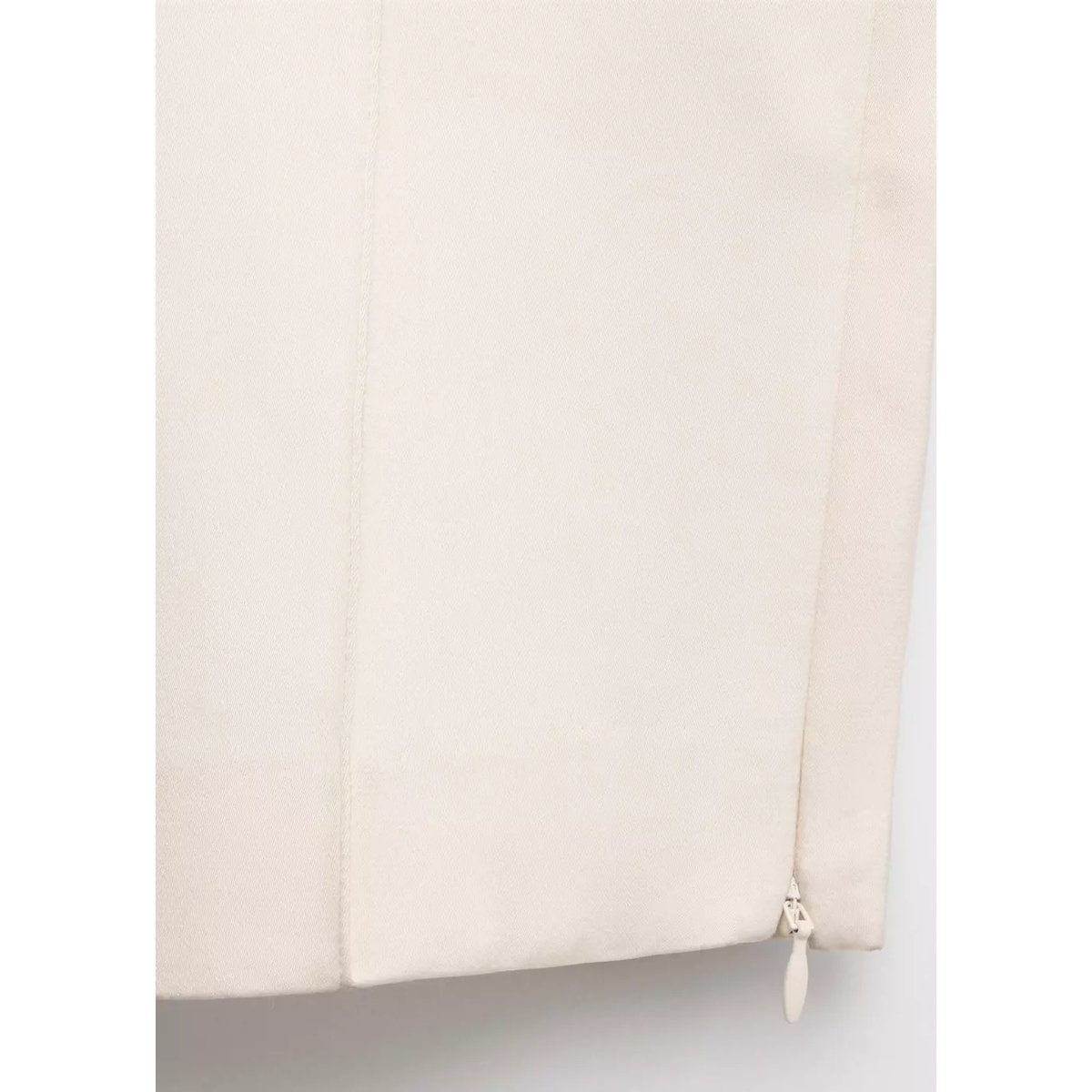 Pantalon satiné fente à l’ourlet écru, MANGO
