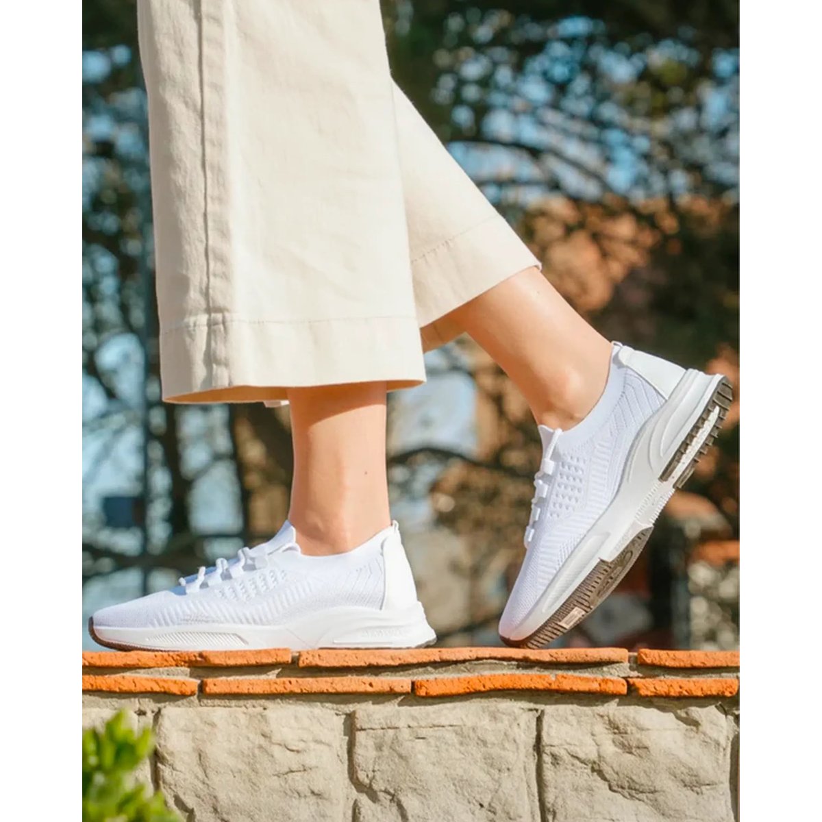 Baskets confortable, résistante, semelle à mémoire forme et facile à enfiler blanc, ISOTONER