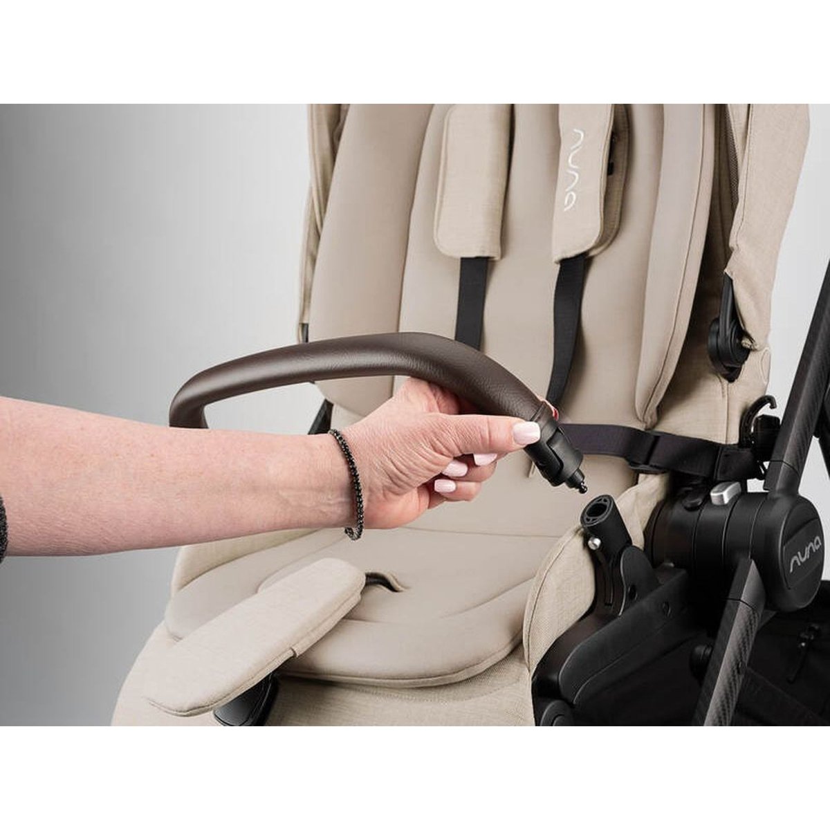 Poussette Swiv beige, NUNA