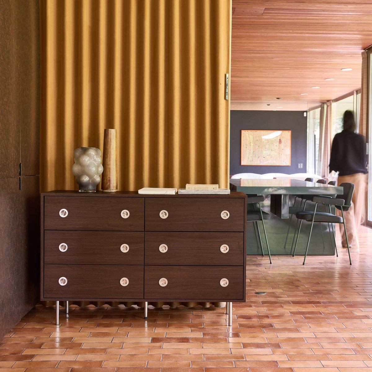 Commode vintage décor bois et acier inoxydable 6 tiroirs SHELBY noyer, SWEEEK